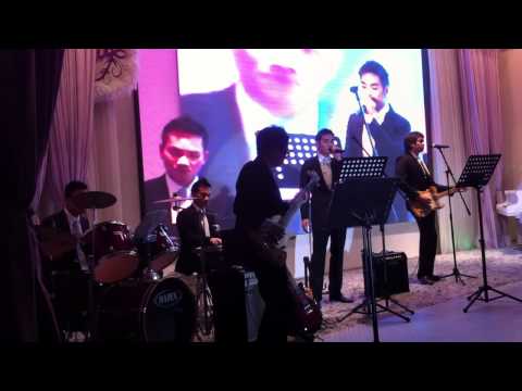 愛很簡單Live performance on Quin & Frankie's wedding by G7樂隊