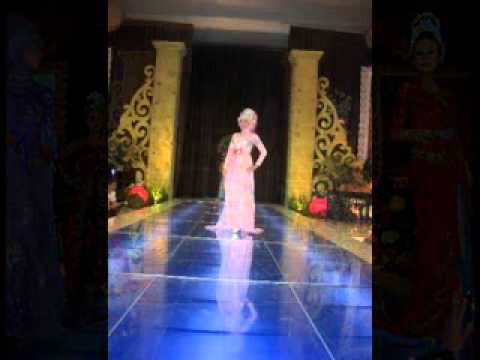 fashion show wedding inayah at puri begawan 2012.mp4
