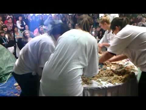 91.5 CKPR Cake Diving - TB Wedding Show