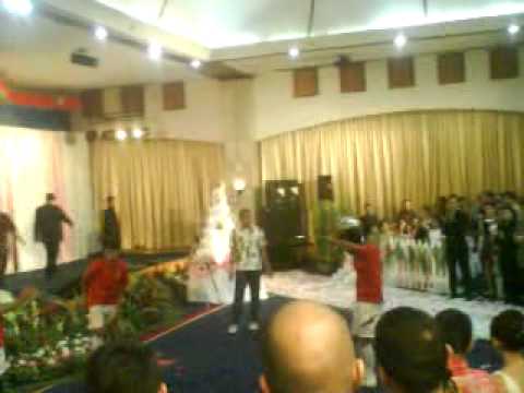 OKKI ANGGRY HARTONO Documentary Juggling Futsal Show at Wedding.MP4