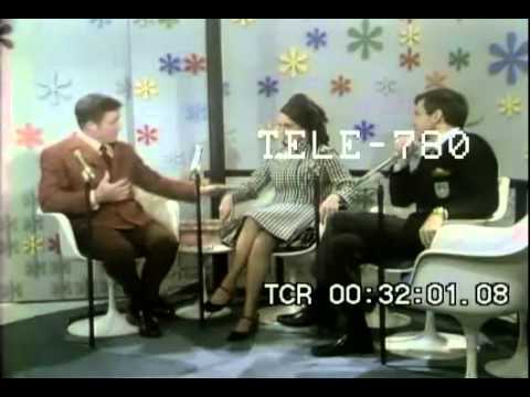 Connie Francis - The Wedding Cake & Mama (Live - The Mike Douglas Show - 1969)