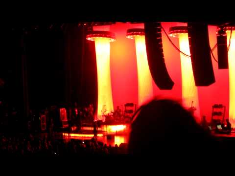 Kelly Clarkson - Mr. Know It All and Miss Independent - Sleep Train Pavilion (Concord, CA)