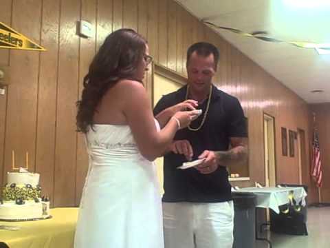 Bubba Show: Wedding Crashers Cutting the cake