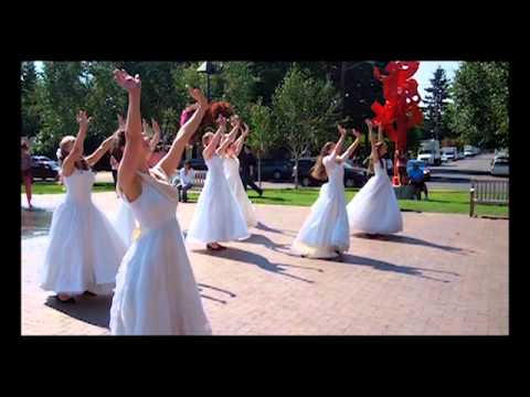 Beaverton Farmers' Market Dancing Brides Flash Mob
