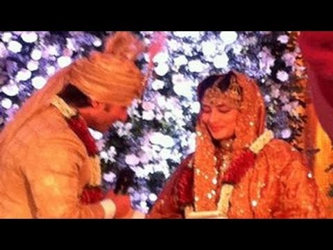 Exclusive Saif Kareena Wedding -- Nana Chatekar Style