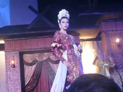 Fashion Show at Wedding Exhibition 2012 by Yance Make Up.AVI
